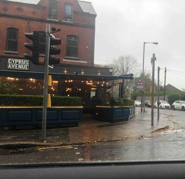 Lovely 2 Bedroom House Overlooking Park, Free Parking Belfast Extérieur photo