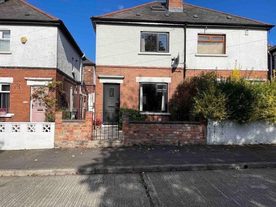 Lovely 2 Bedroom House Overlooking Park, Free Parking Belfast Extérieur photo