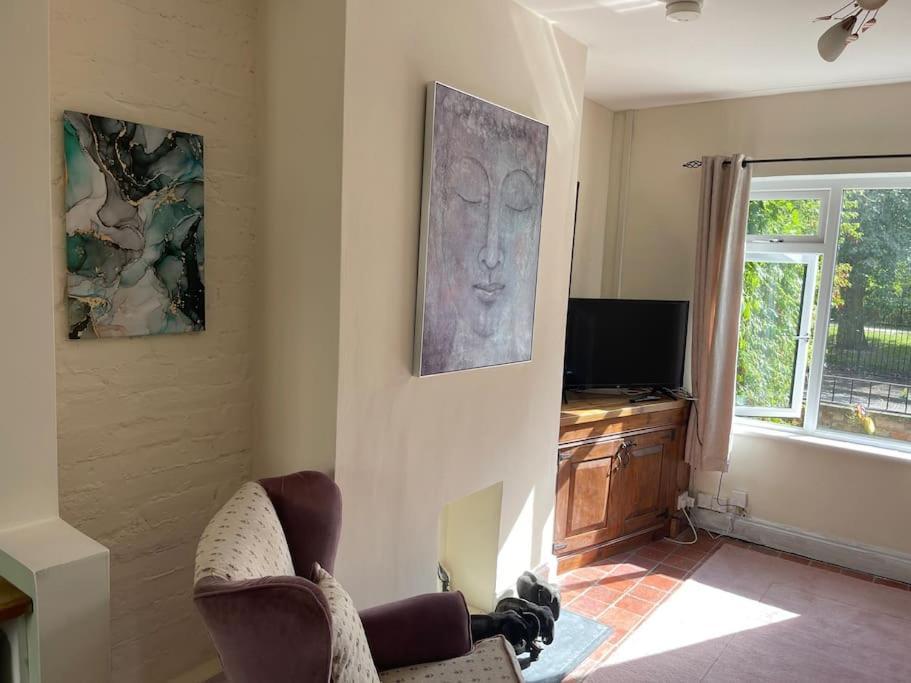 Lovely 2 Bedroom House Overlooking Park, Free Parking Belfast Extérieur photo