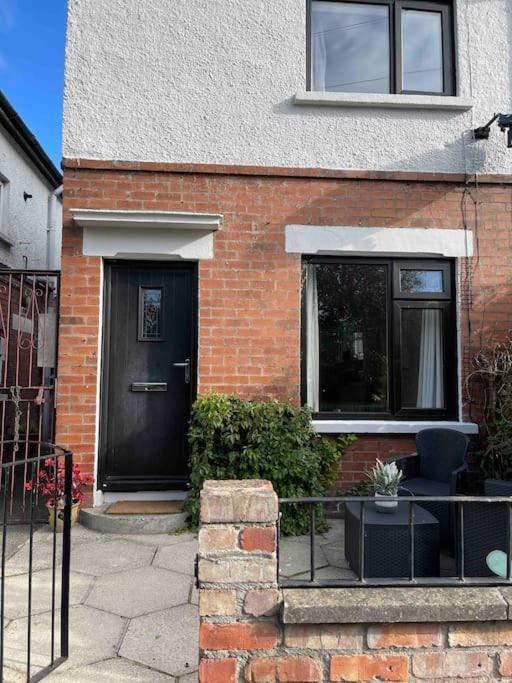 Lovely 2 Bedroom House Overlooking Park, Free Parking Belfast Extérieur photo