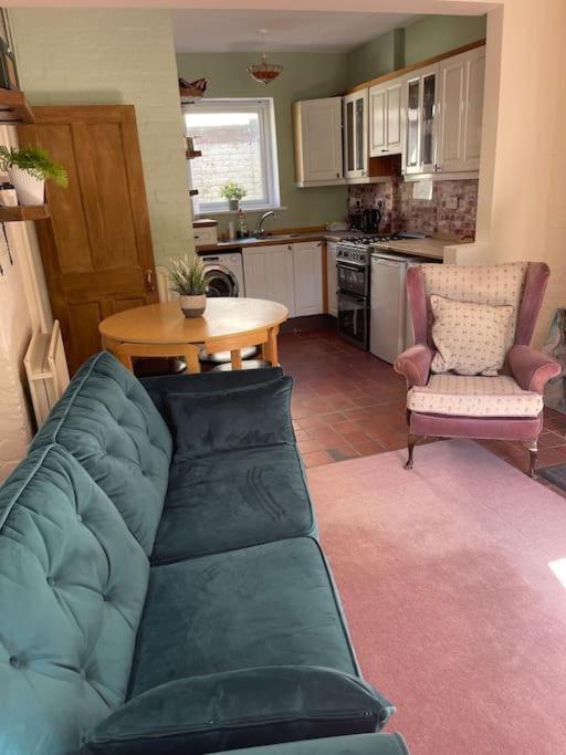 Lovely 2 Bedroom House Overlooking Park, Free Parking Belfast Extérieur photo